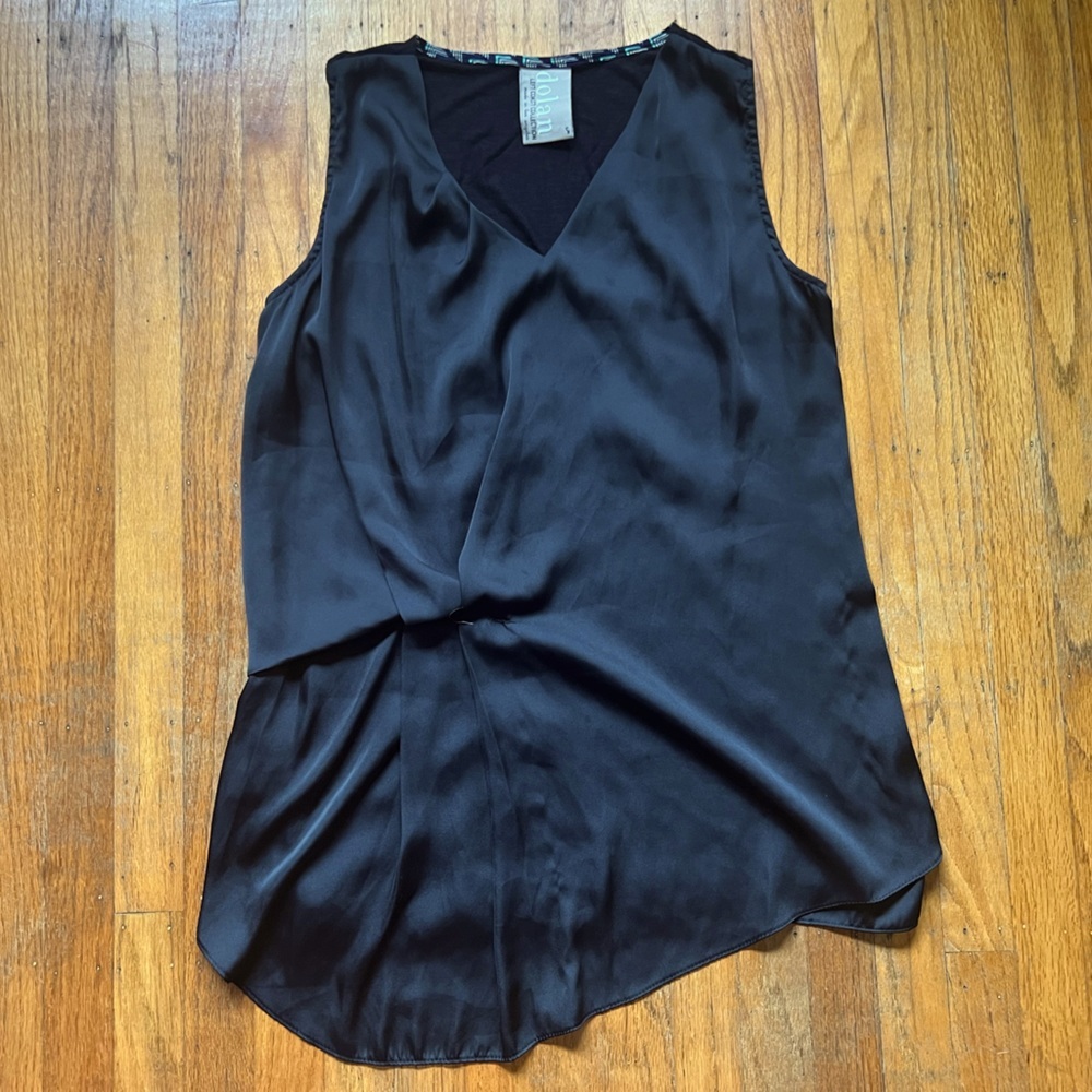 🦊 Dolan black sleeveless tunic top